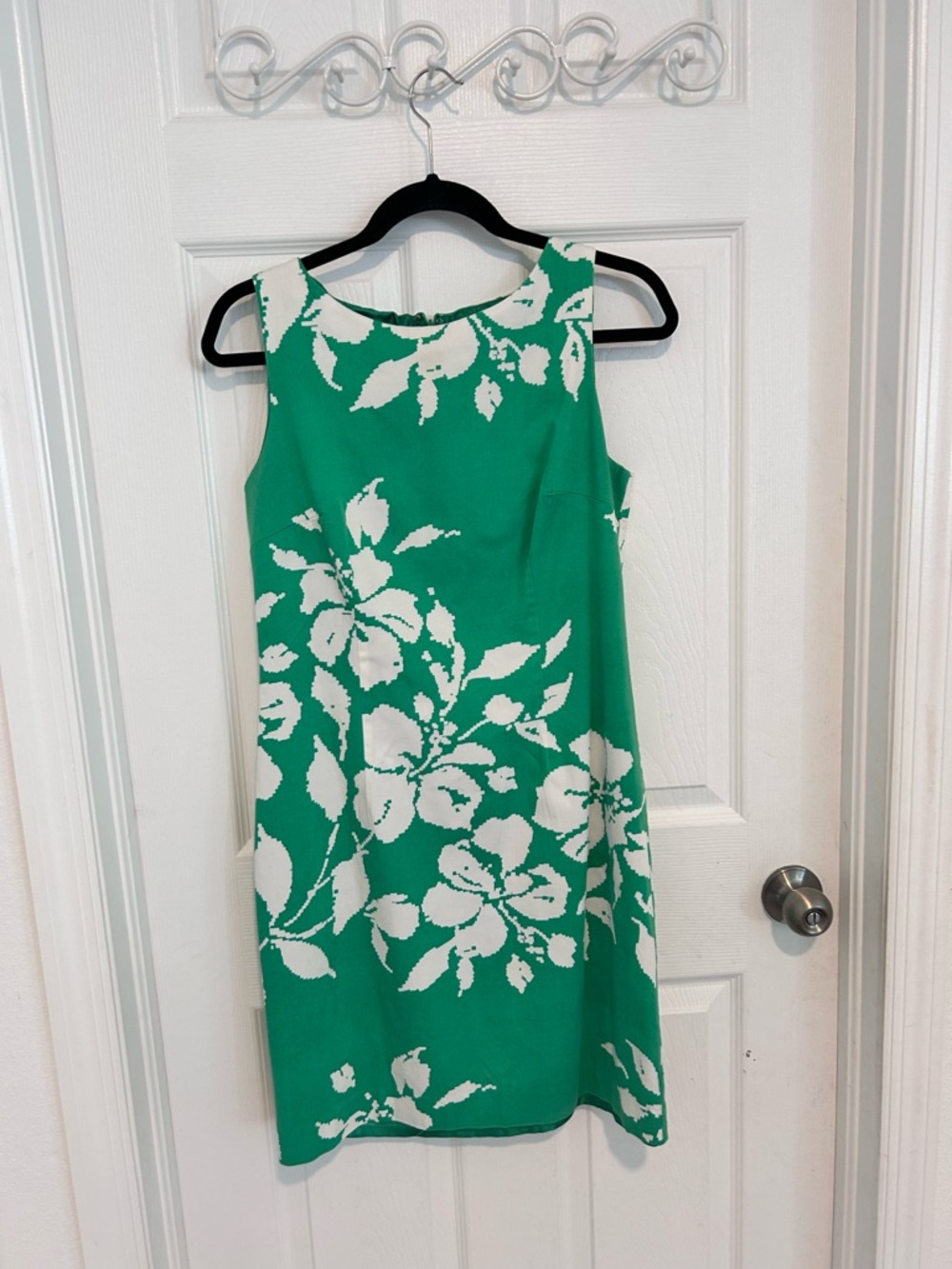 Studio I Green Floral Sheath Dress - White Print
Lined Sleeveless Party Size 10